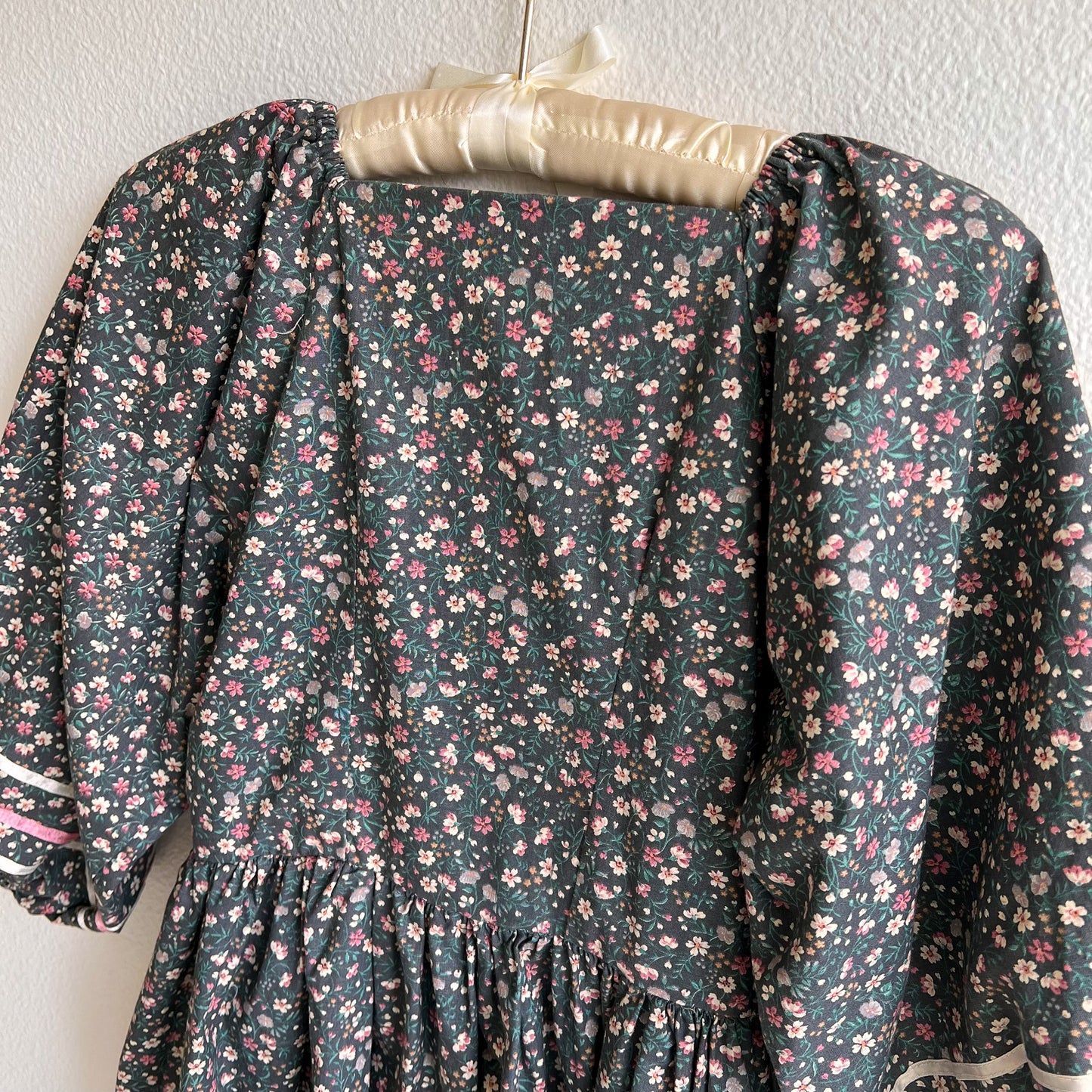 Charming 1970s Grey Floral Cotton Prairie Dress (XS)