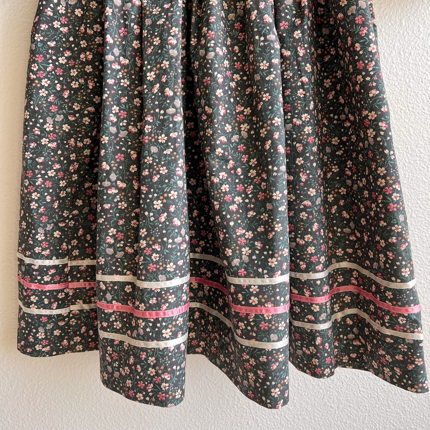 Charming 1970s Grey Floral Cotton Prairie Dress (XS)