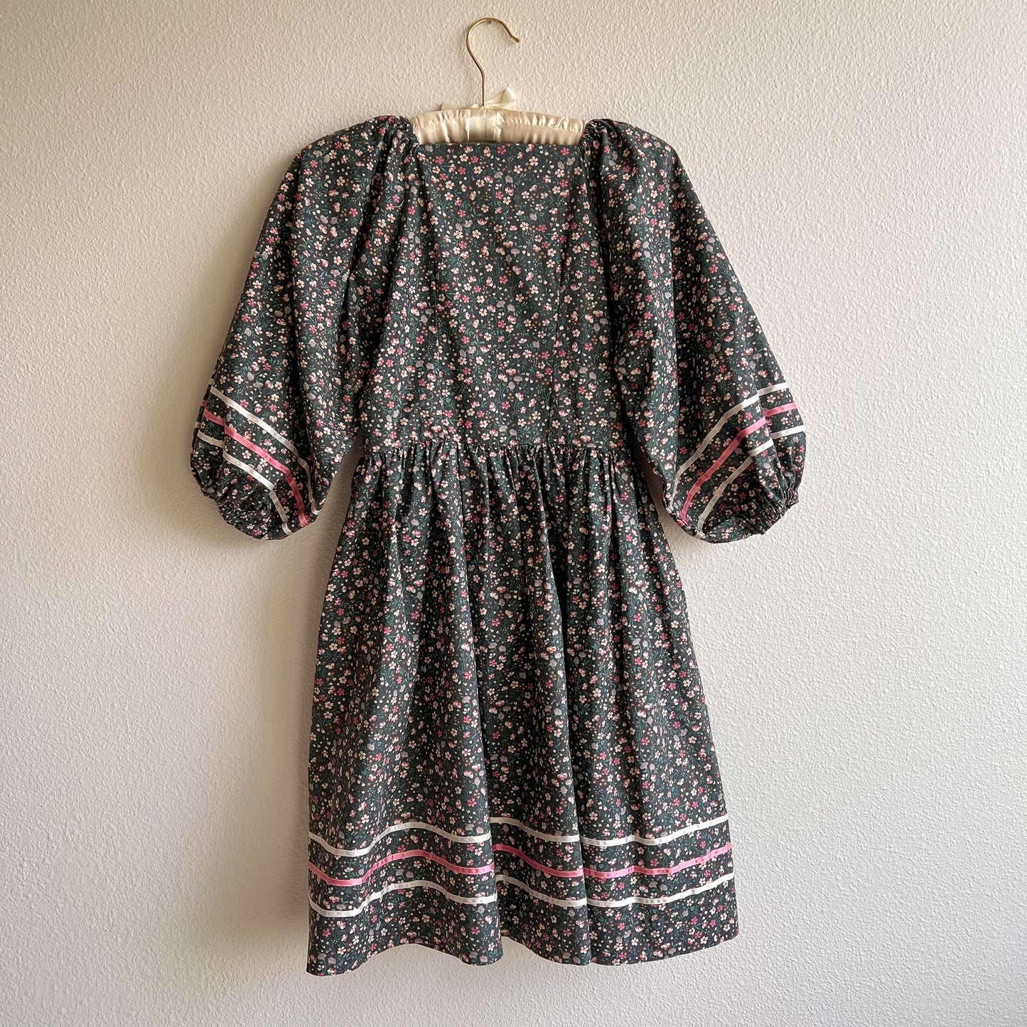 Charming 1970s Grey Floral Cotton Prairie Dress (XS)