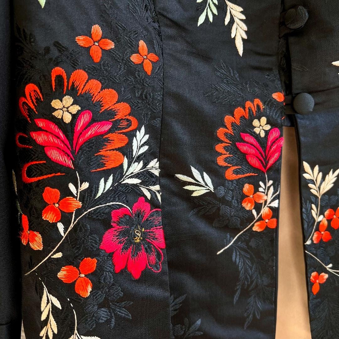 Vintage Chinese Silk Blouse With Flower Embroidery (S/M)